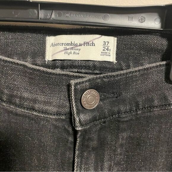 NWT Abercrombie & Fitch Skinny High Rise Jean Black Slit Hem- Size 37 (24S) - Picture 4 of 7